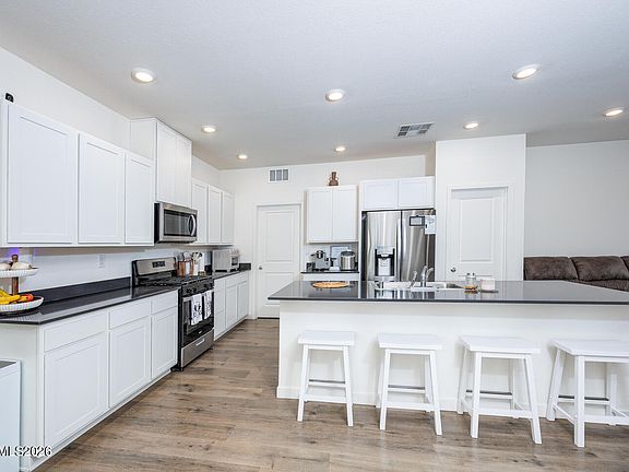 5th image of 738 Butte Creek Rd