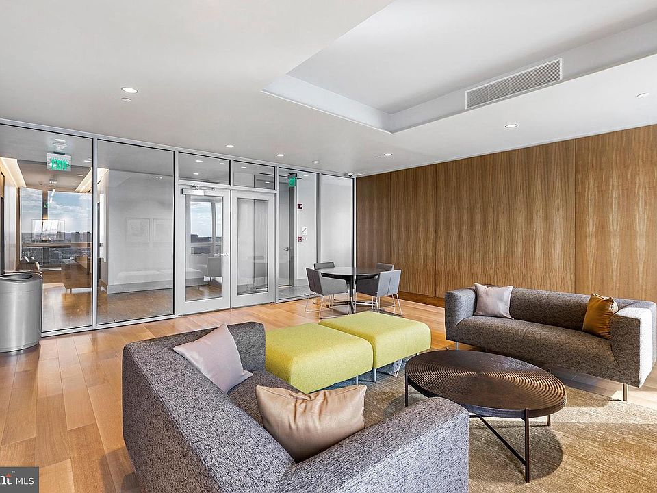 2nd image of 2018-32 Walnut St #7G