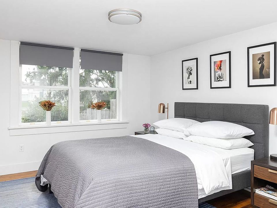 Spacious bedroom with garden view and southern light