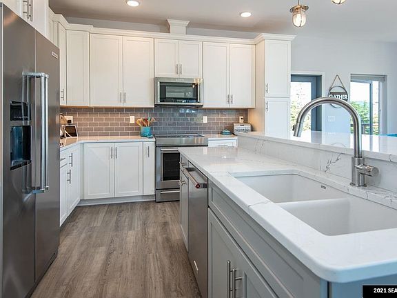 3rd image of 6890 Ravenwood Dr