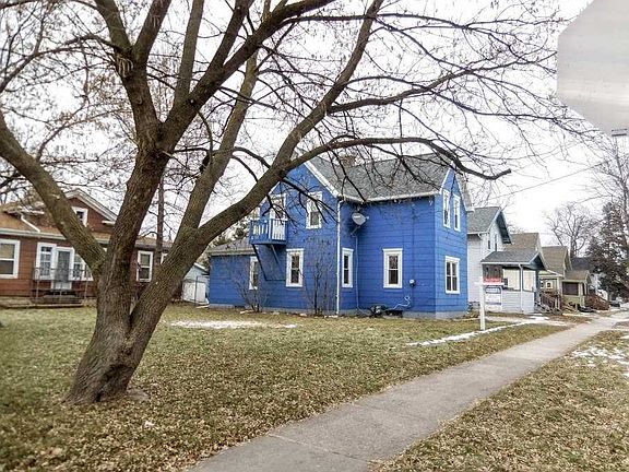 Great side yard space