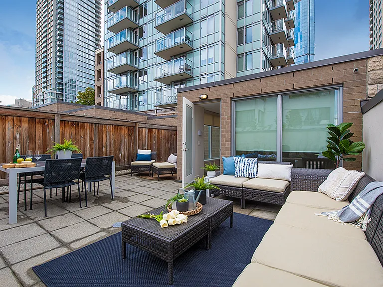 1022 Nelson St — Photo 23