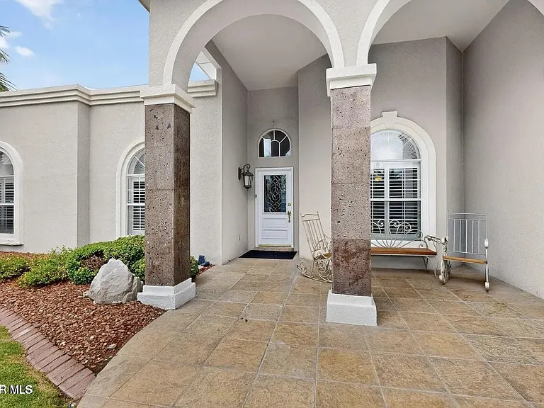 6909 Desert Canyon Dr — Photo 2
