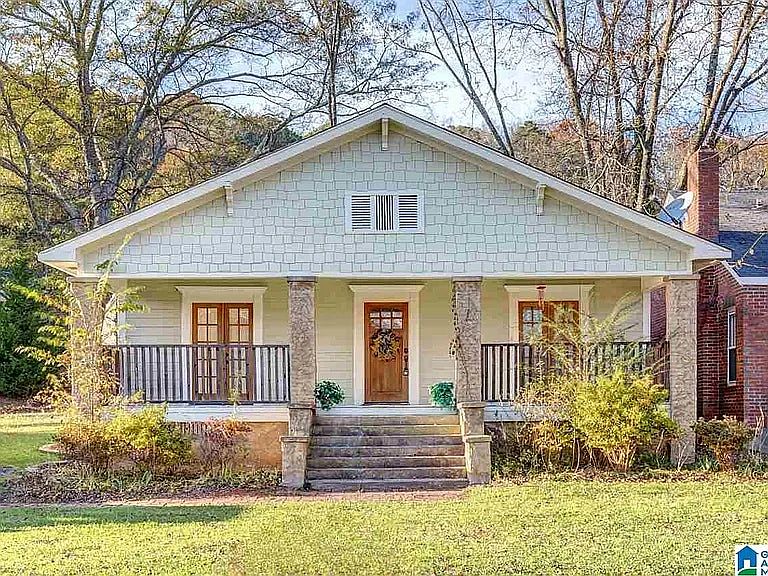 1st image of 208 5th Ave E