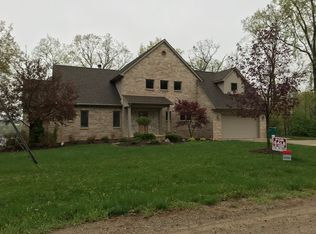 13556 Iroquois Woods Dr, Fenton, MI 48430
