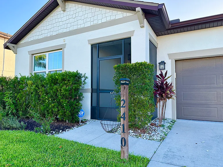 2410 Bittle Way — Photo 2