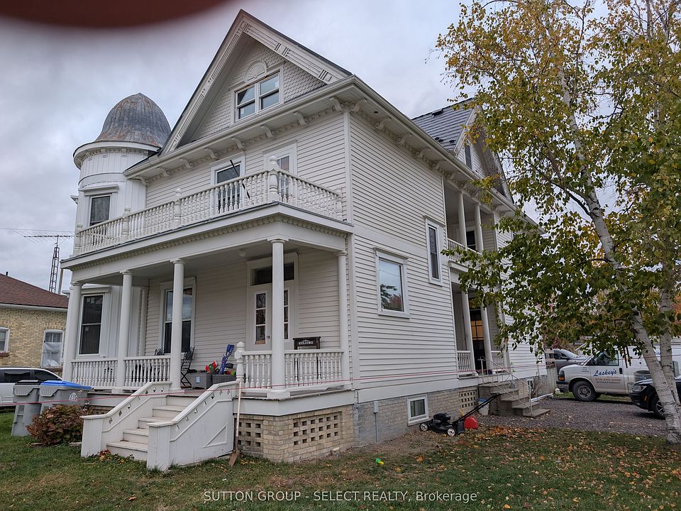 2nd image of 555 Erie St