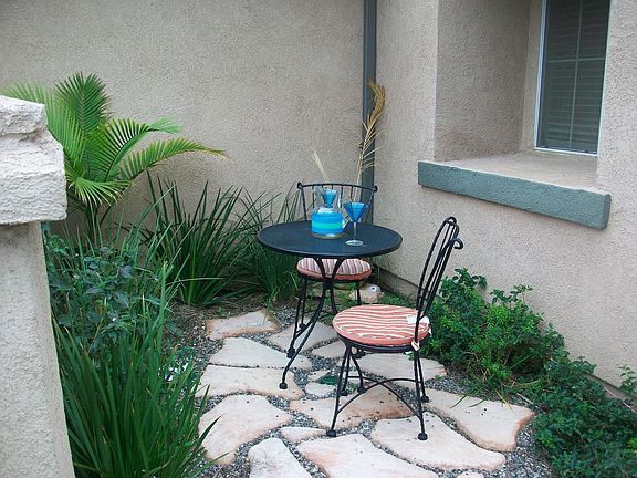Frnt Garden 