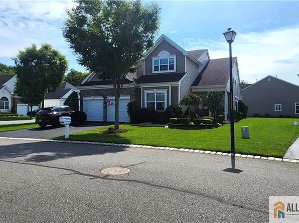 254 Diamond Spring Dr, Monroe Township, NJ 08831