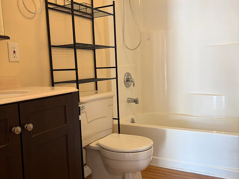 214 Center St #6 — Photo 9