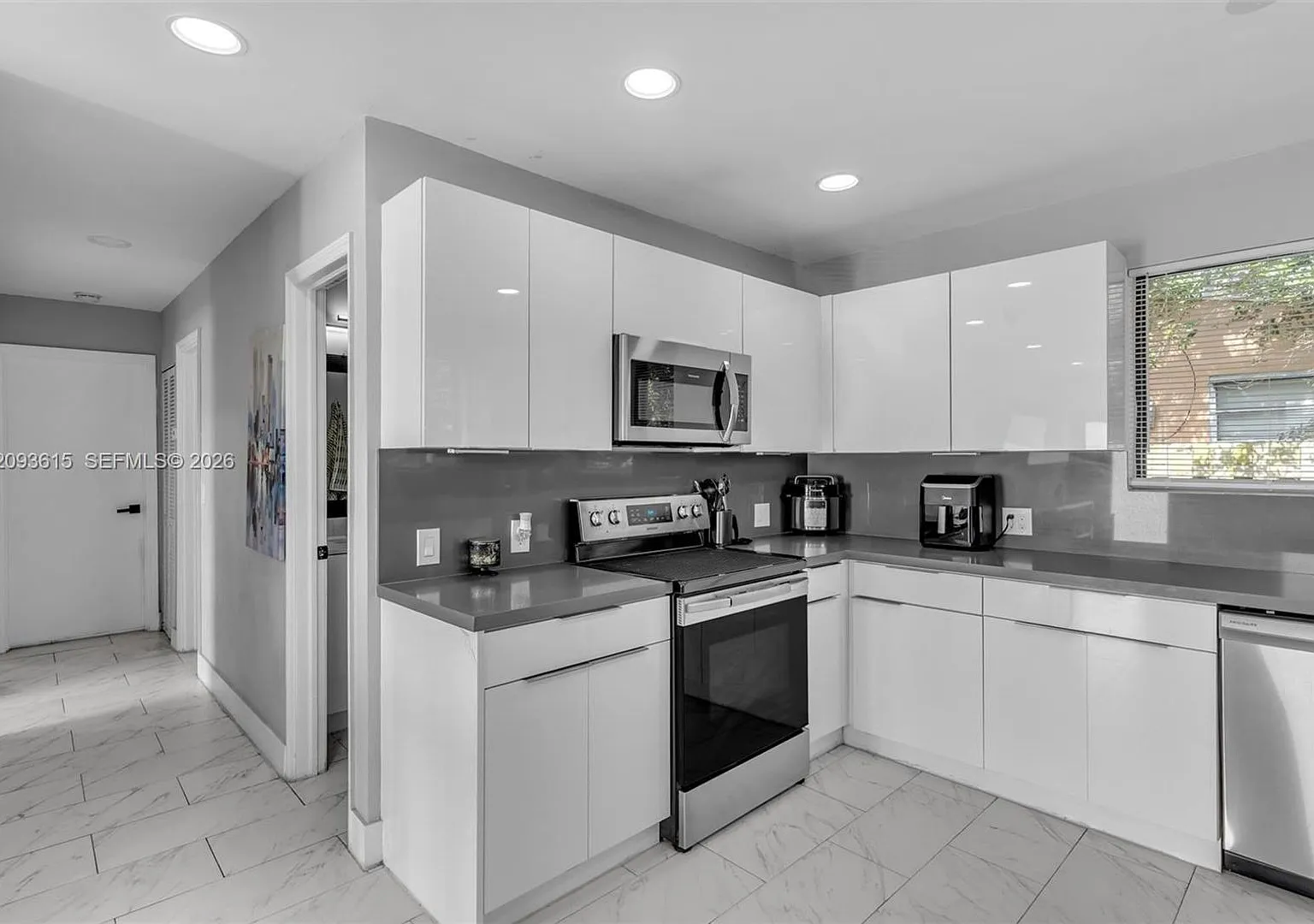 15100 NE 14th Court 15100, North Miami Beach, FL 33162 - 5902 — Photo 3