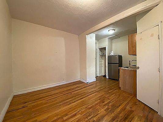 3rd image of 577 Lincoln Pl #2
