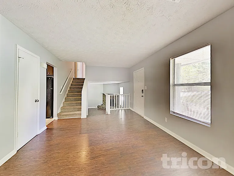 3341 Goldenchain Dr — Photo 32