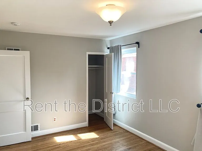 4819 8th St NE — Photo 13