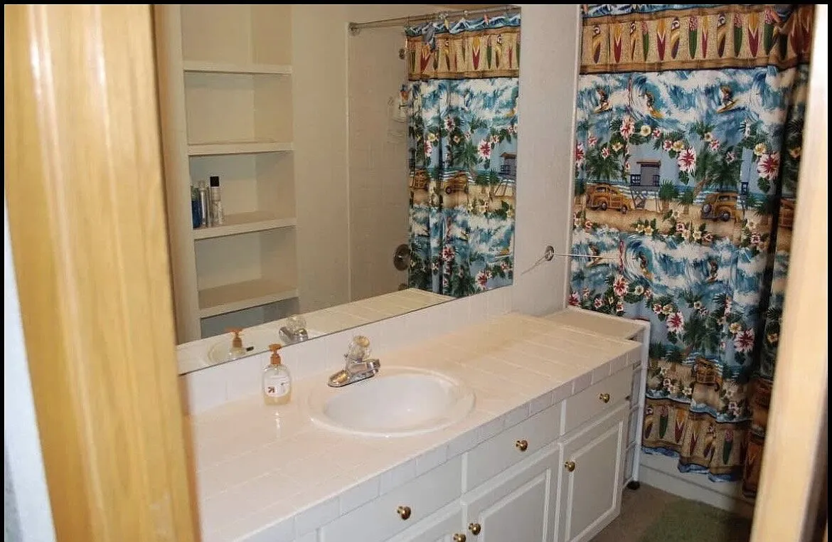 3 bed, 2.5 bath, 2300 sqft, $3,900 — Photo 4