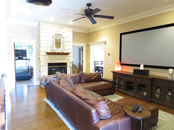 5th image of 743 River Bluff Dr