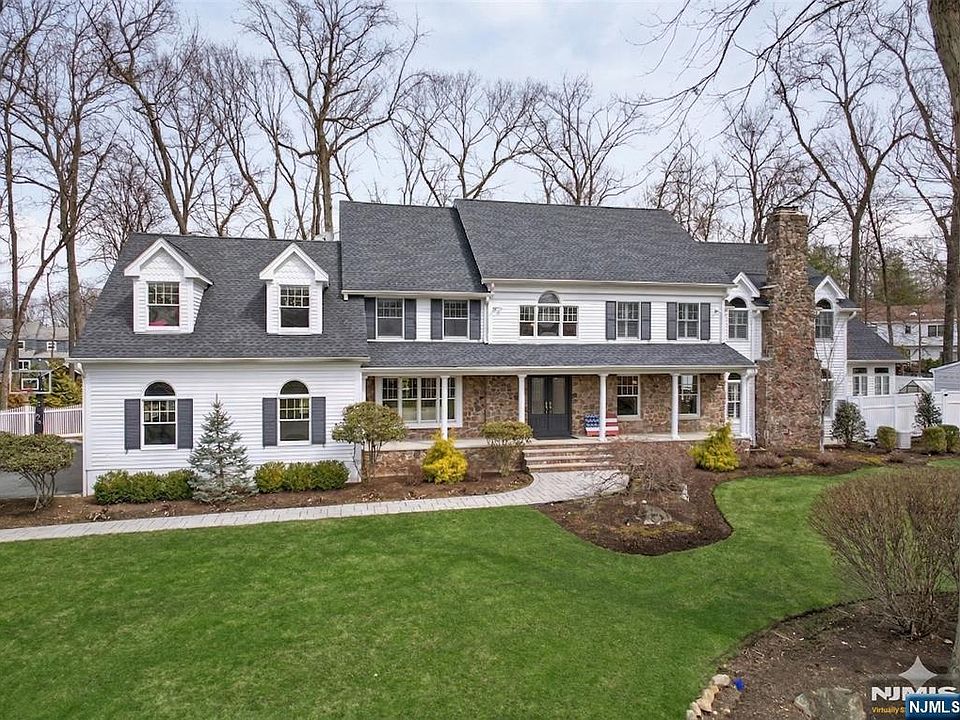 1st image of 381 Lawrence Ct