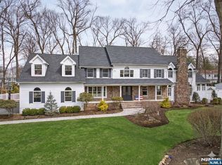 381 Lawrence Ct, Wyckoff, NJ 07481