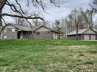 604 Squaw Creek Rd, Marion, IA 52302