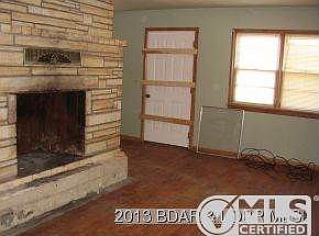 Living Room/ Fireplace