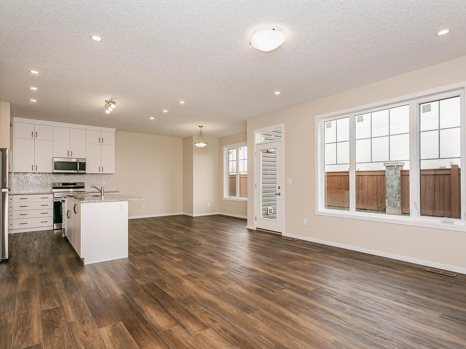 4 bed, 2.5 bath, 2224 sqft, $2,500 — Photo 4