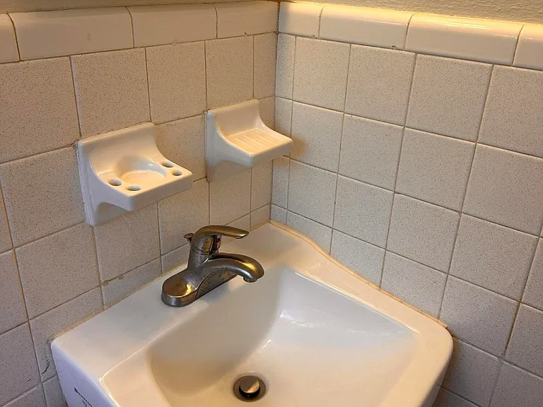 140 Niemira Ave — Photo 12