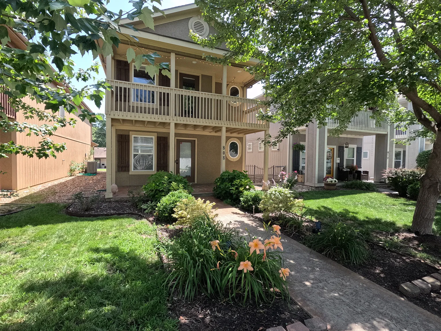 3 bed, 2.5 bath, 1474 sqft, $1,995 — Photo 3