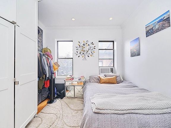 5th image of 236 E 33rd St APT 4C