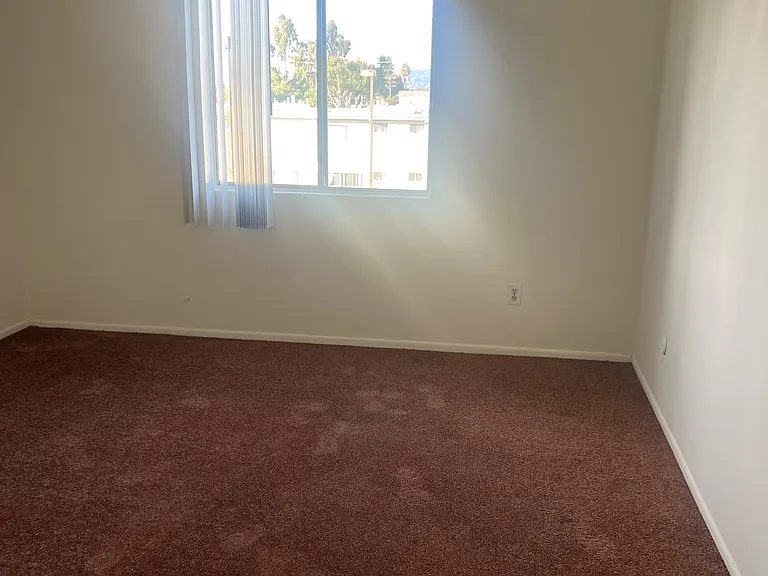 Lennox Lanai Apartments — Photo 51