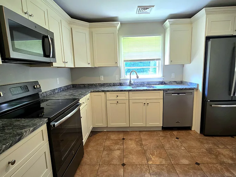 40 Dunn Rd — Photo 2