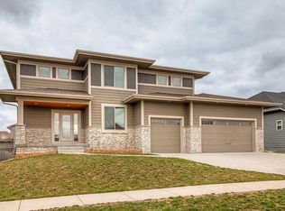 214 S 85th St, West Des Moines, IA 50266