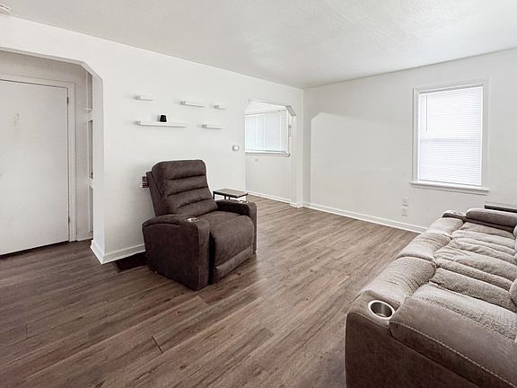 3rd image of 901 Kingsley Dr