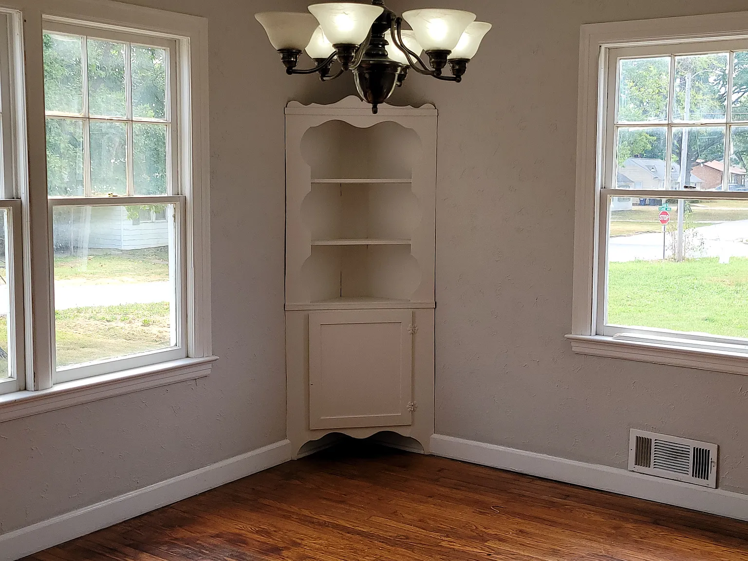 4 bed, 2000 sqft, $1,650 — Photo 3