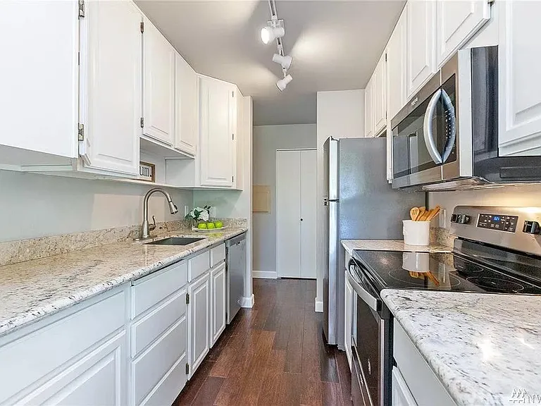 9800 Roosevelt Way NE #31 — Photo 12