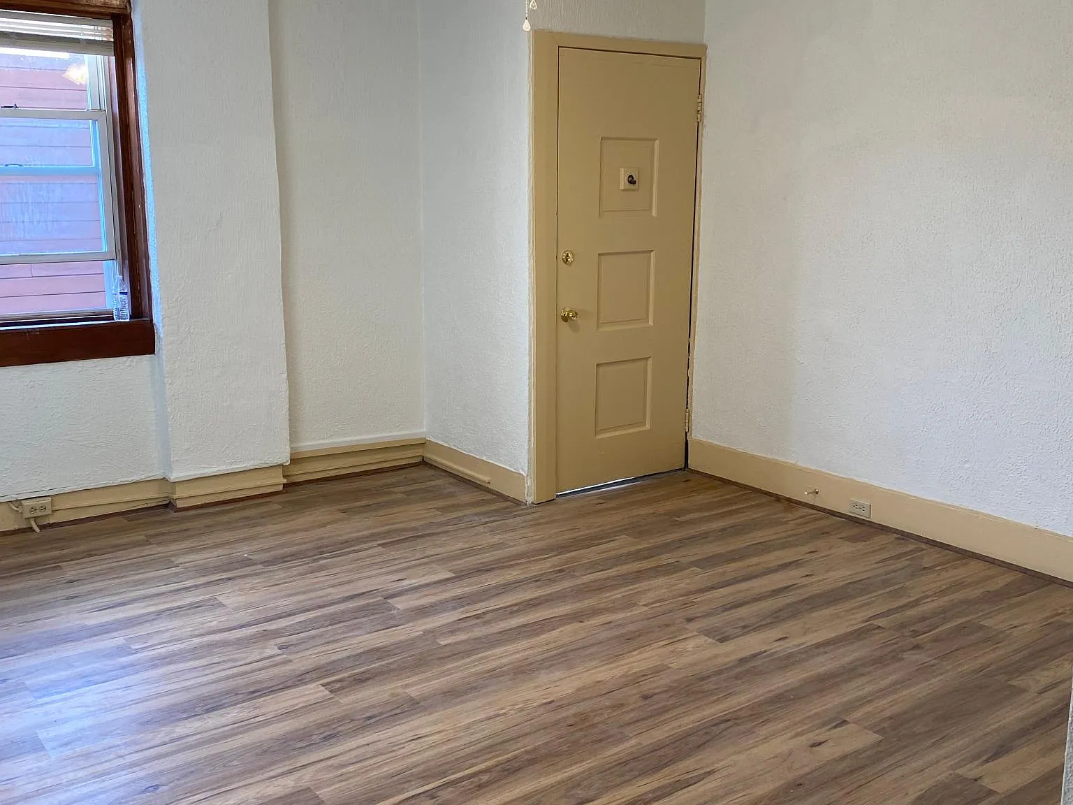 2 bed, 800 sqft, $1,400 — Photo 2