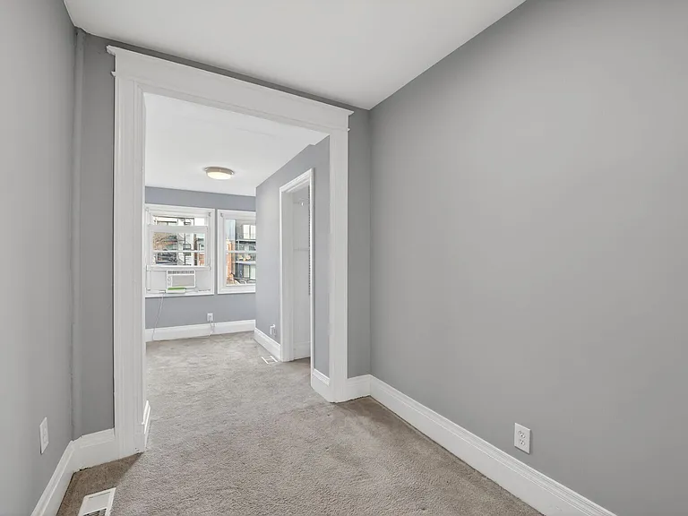 632 Franklin St NE — Photo 11