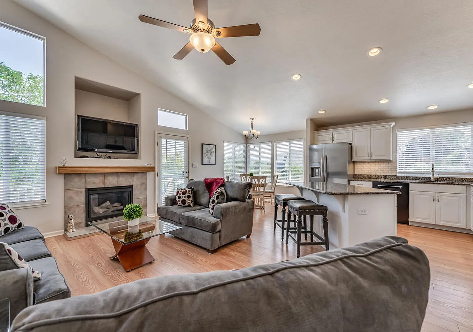 Fully Furnished Sparks Home With All Utilities Included And Flexible Lease Options — Photo 1