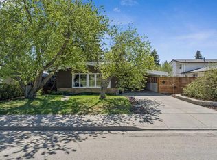 1043 N 32nd Ave NW, Calgary, AB T2K0B3