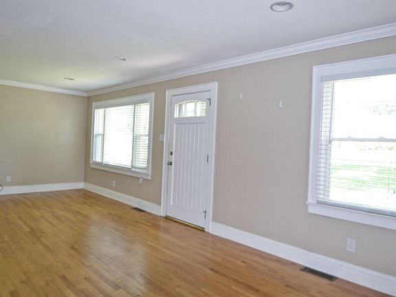 4th image of 601 S Cedar Ave