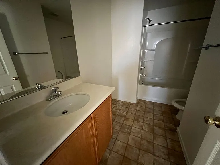 718 Thornford St — Photo 16