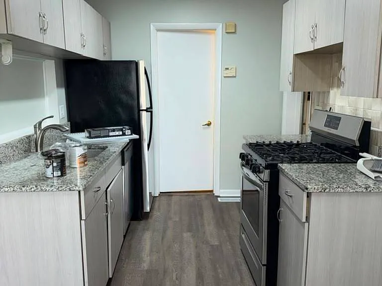 302 Creekside Dr — Photo 5