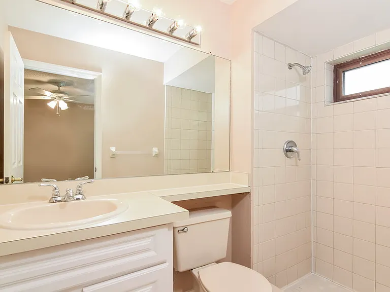 2526 Wrencrest Cir — Photo 12