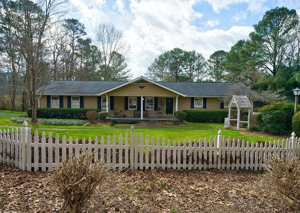 1st image of 551 Dogwood Hills Ln