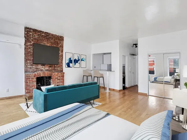 465 West 49th Street image 2 of 11