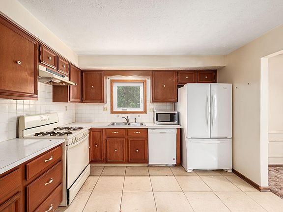 5th image of 1151 Cloverknoll Ct