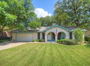 416 Melbourne Rd, Hurst, TX 76053