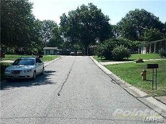 3rd image of 3908 Manorwood Dr