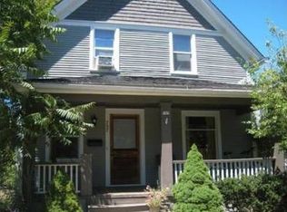 737 Stevens St, Geneva, IL 60134