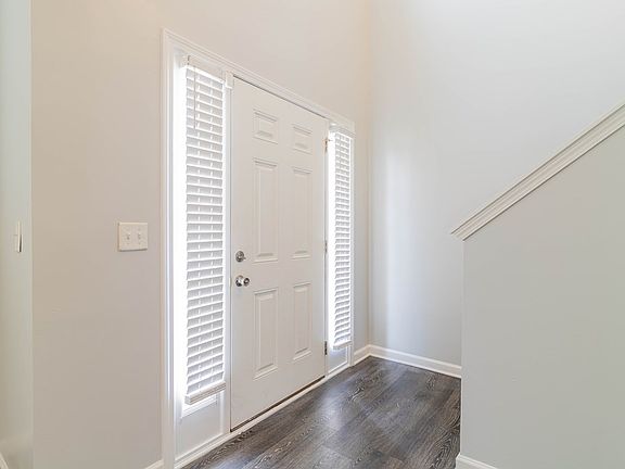 4th image of 5110 Magazine Ln