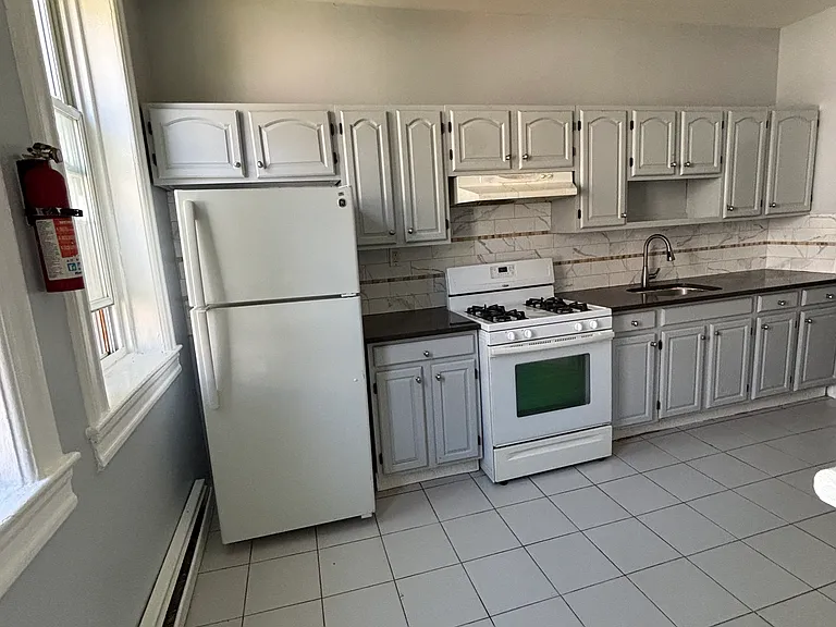 272 Grant Ave #2.2 — Photo 2